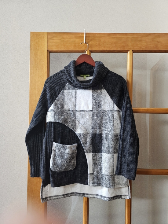Trisha Tyler Sweaters - Black & White Plaid Turtleneck Sweater with Pocket